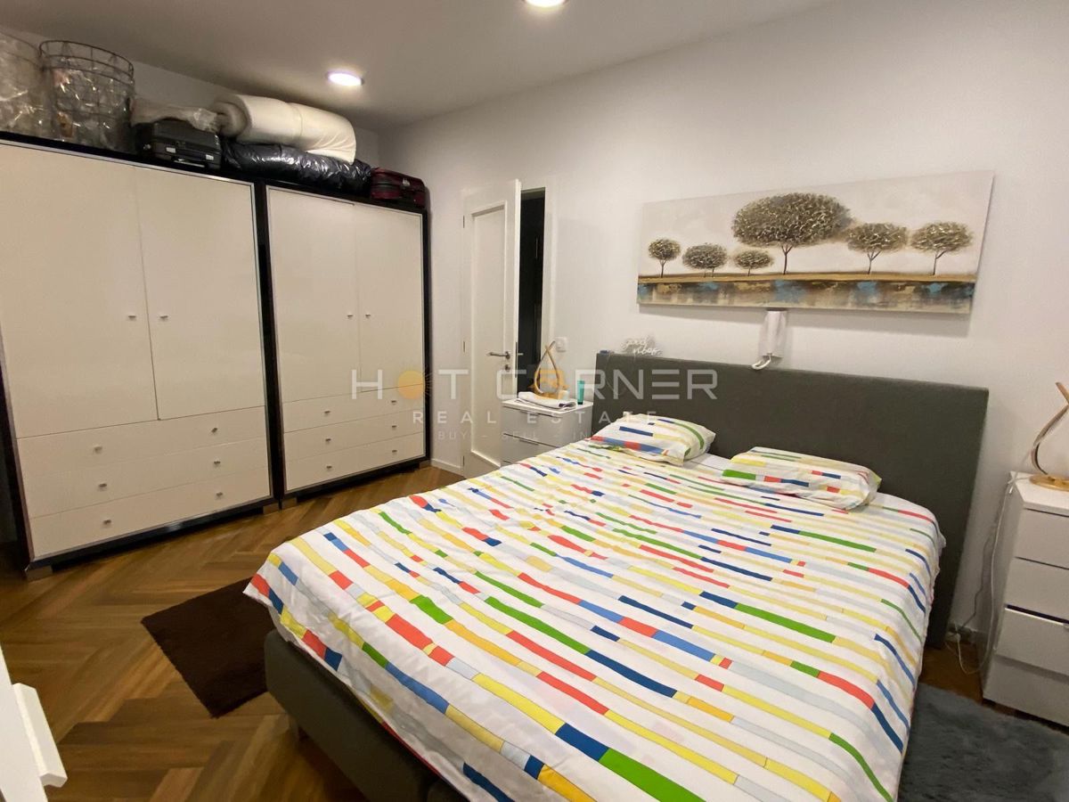 PRILOŽNOST – 3 STANOVANJA: enosobno stanovanje in dva garsonjera!