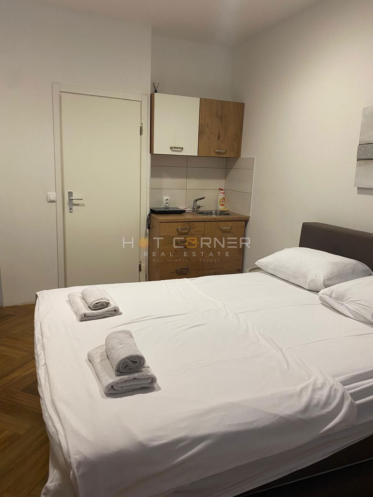 PRILOŽNOST – 3 STANOVANJA: enosobno stanovanje in dva garsonjera!