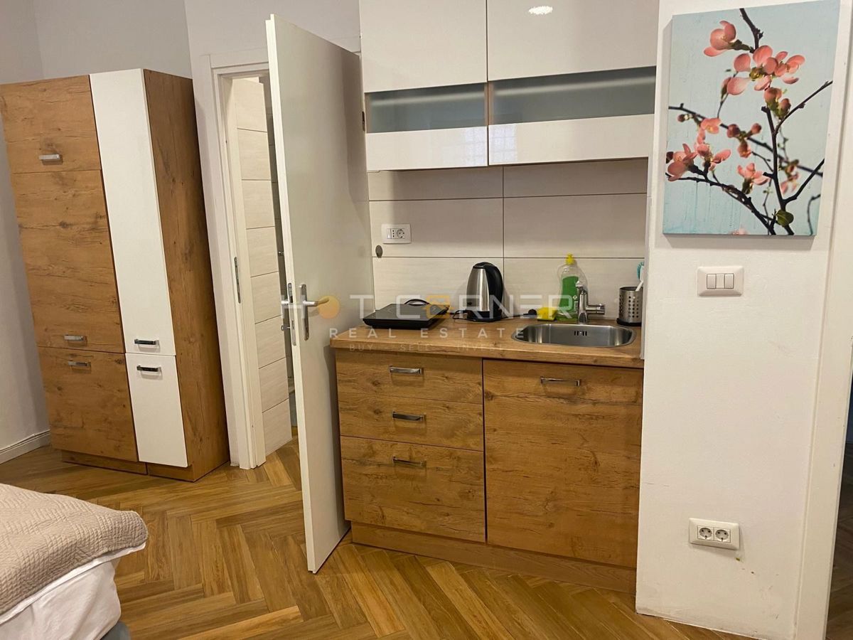 PRILOŽNOST – 3 STANOVANJA: enosobno stanovanje in dva garsonjera!