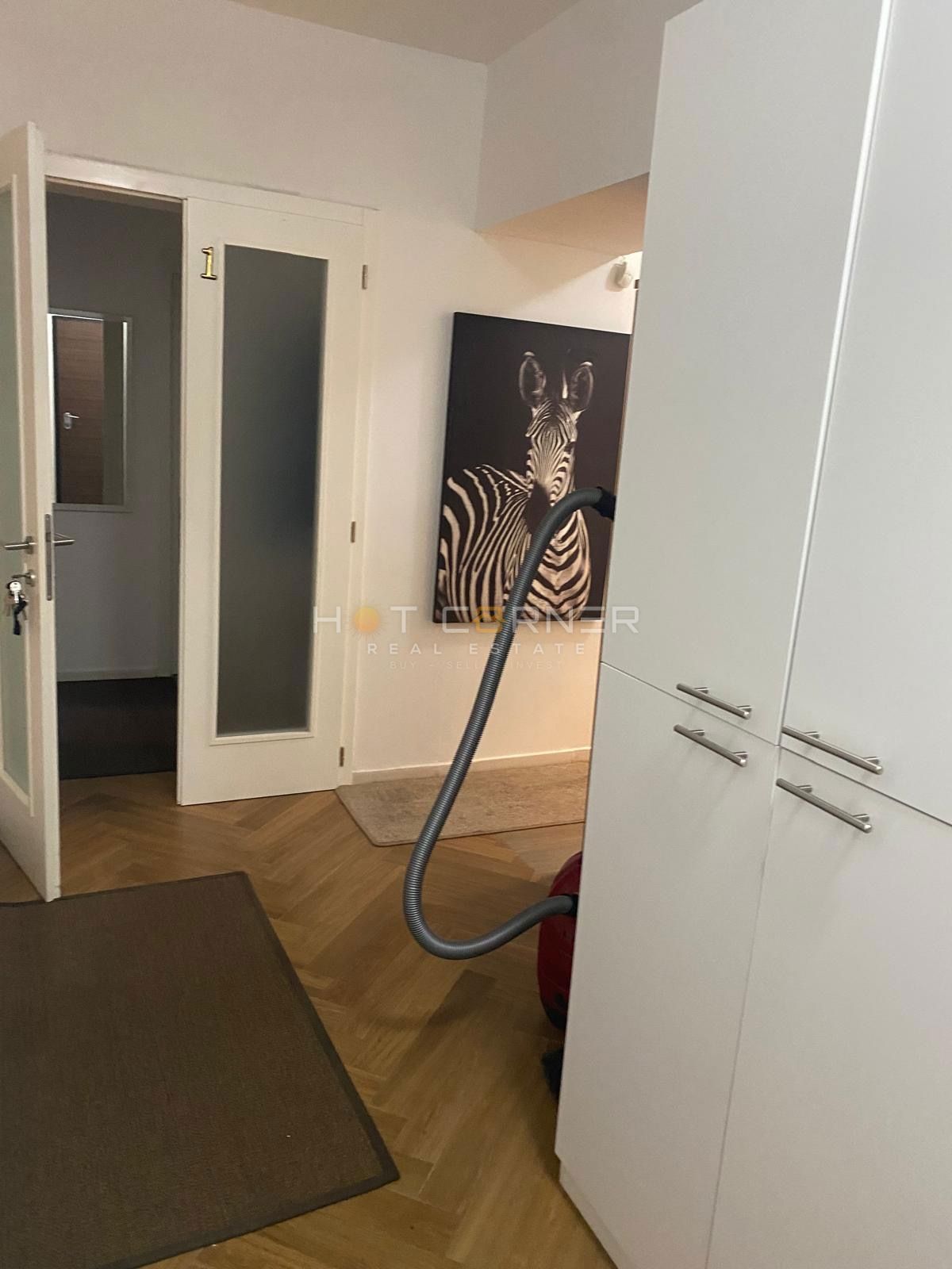 PRILOŽNOST – 3 STANOVANJA: enosobno stanovanje in dva garsonjera!