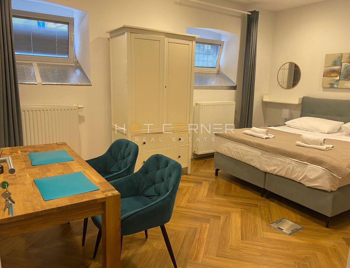 PRILOŽNOST – 3 STANOVANJA: enosobno stanovanje in dva garsonjera!