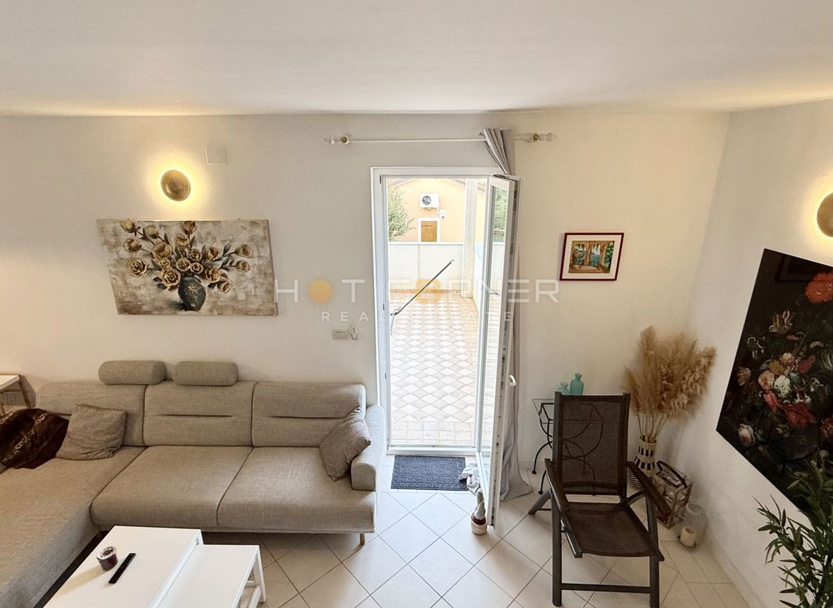 Hiša z garažo in pogledom na morje