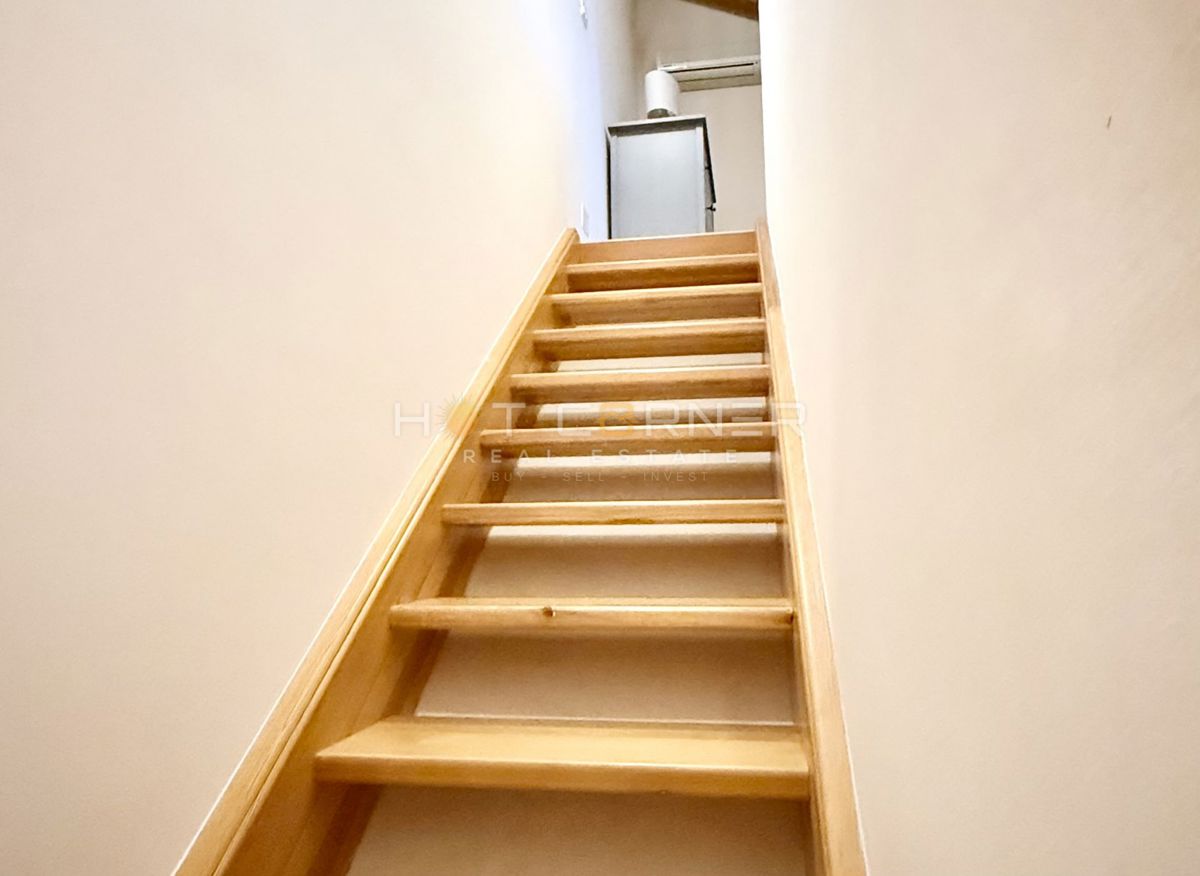 Hiša z garažo in pogledom na morje