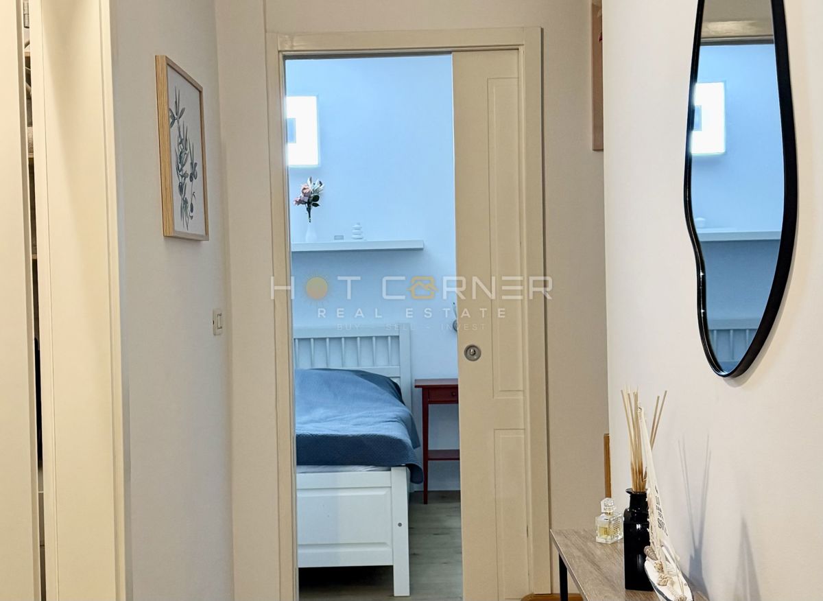 Hiša z garažo in pogledom na morje