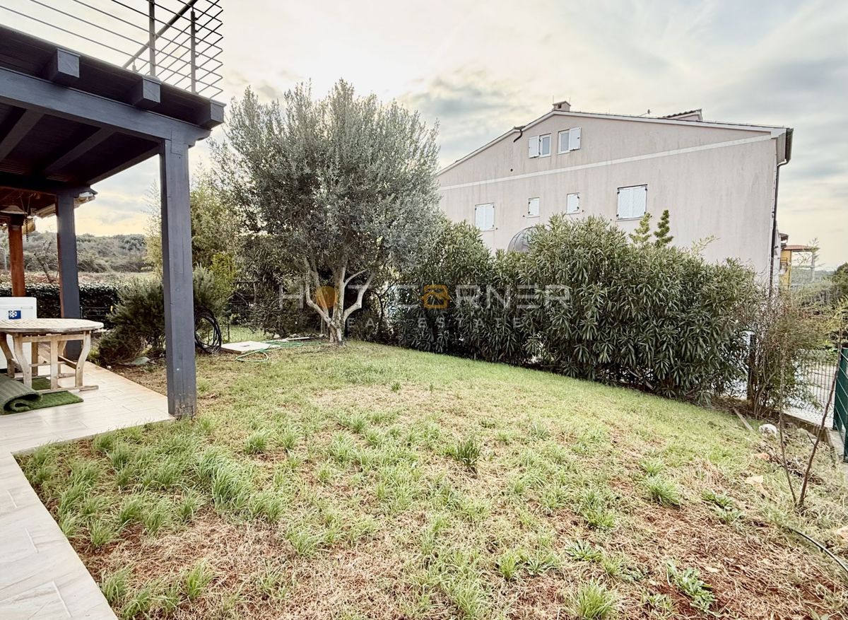 Hiša z garažo in pogledom na morje