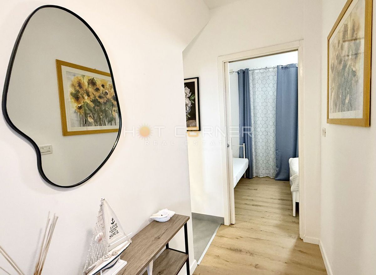 Hiša z garažo in pogledom na morje