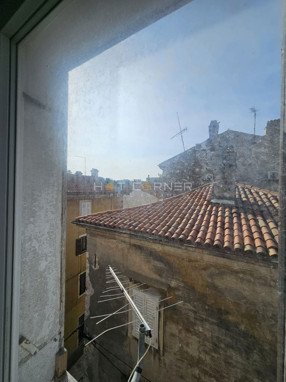 Avstro-ogrski šarm v starem Pulju – 75 m², 3. nadstropje