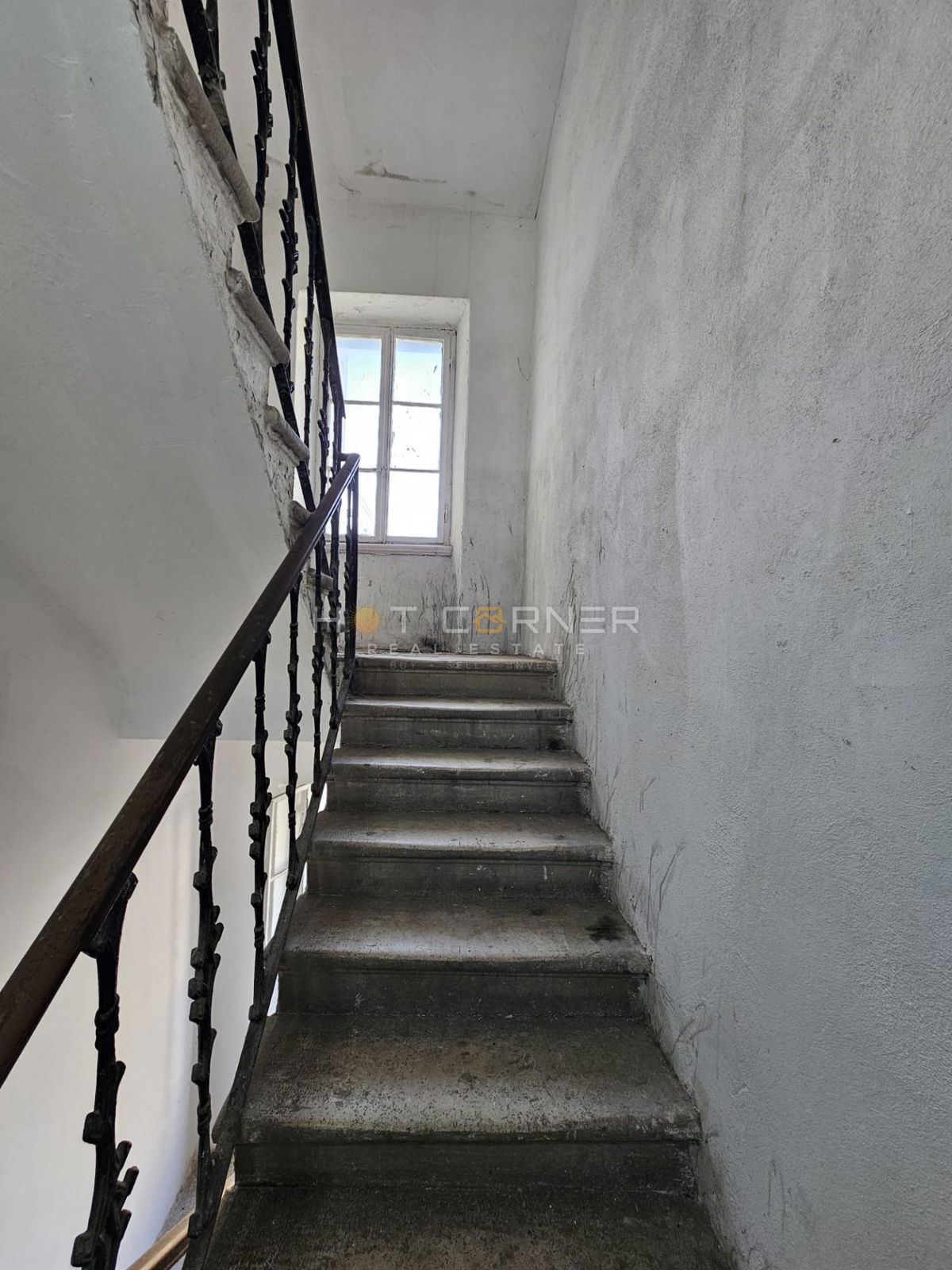 Avstro-ogrski šarm v starem Pulju – 75 m², 3. nadstropje