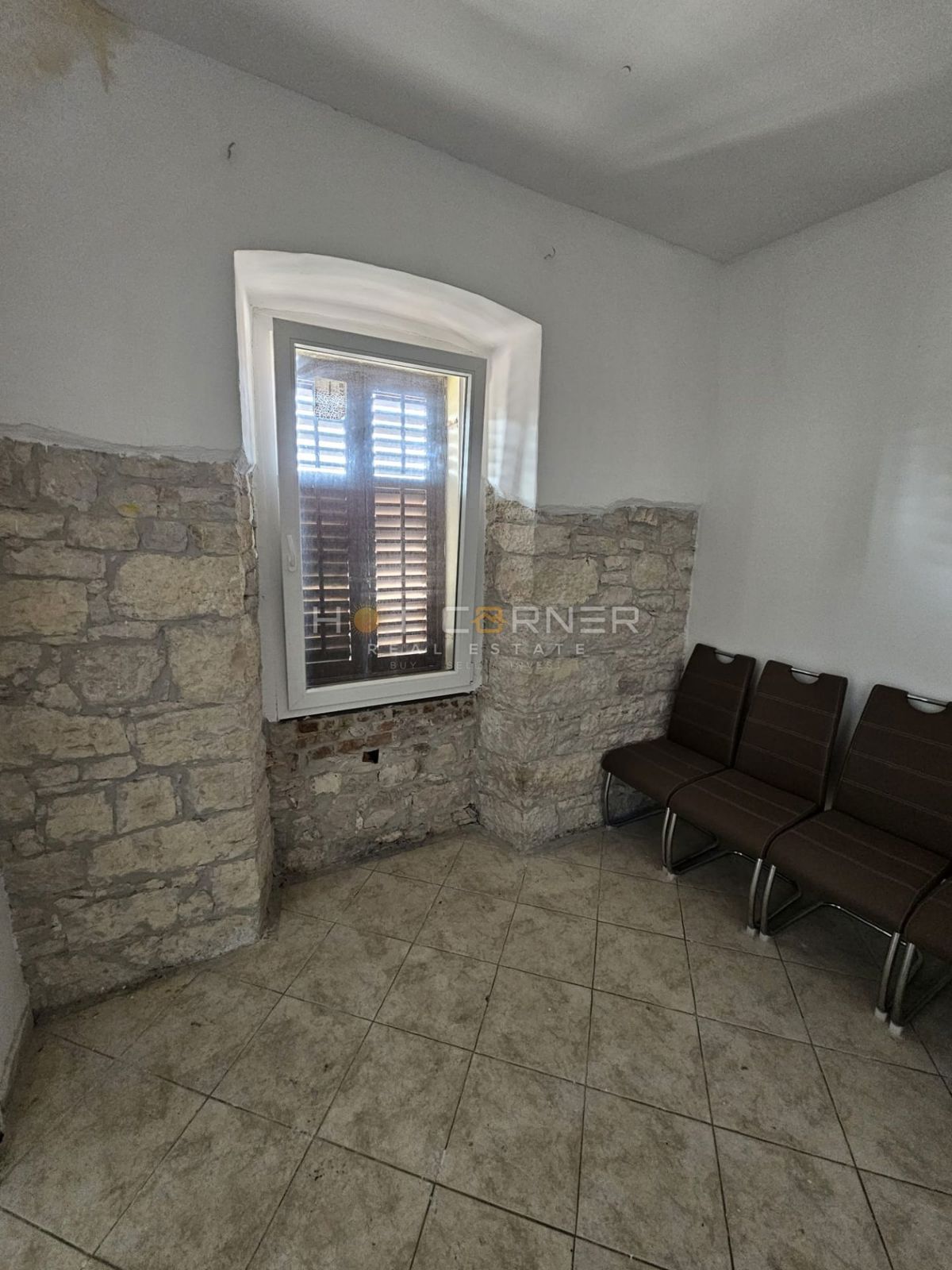 Avstro-ogrski šarm v starem Pulju – 75 m², 3. nadstropje