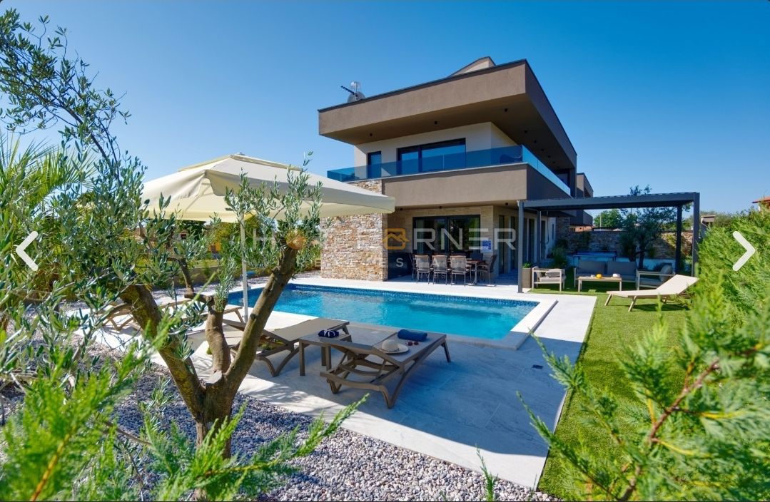 Razkošna vila z turističnim prihodom, Marčana