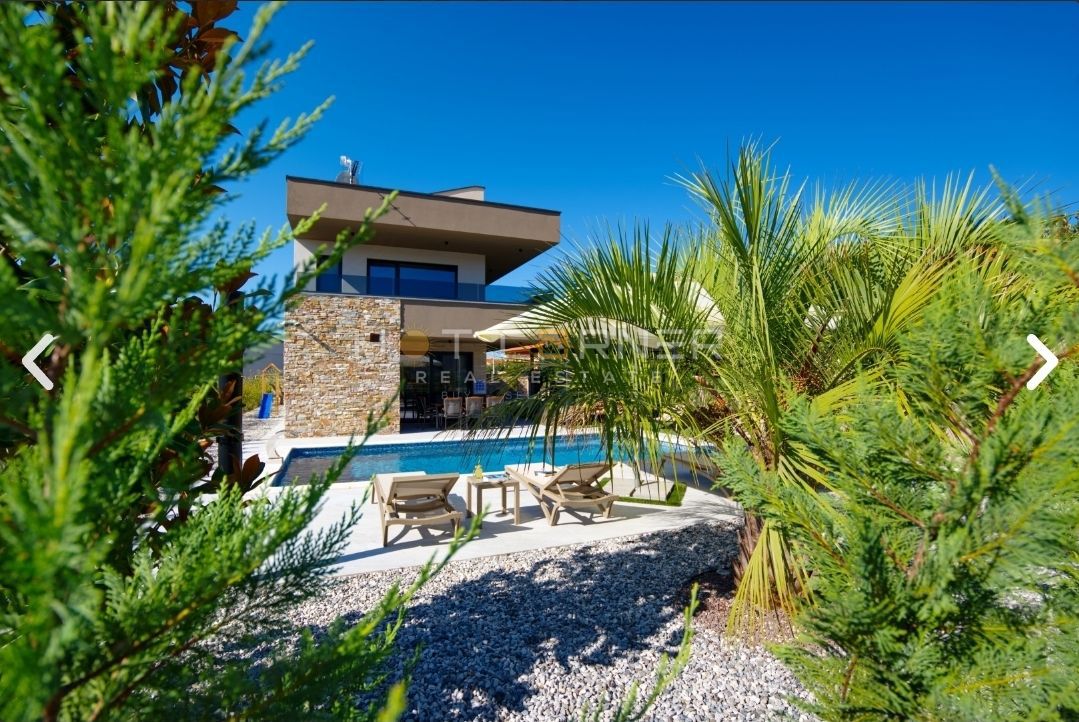 Razkošna vila z turističnim prihodom, Marčana