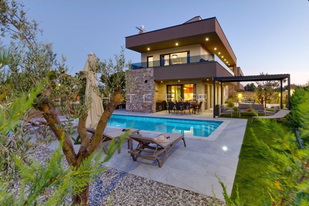 Razkošna vila z turističnim prihodom, Marčana