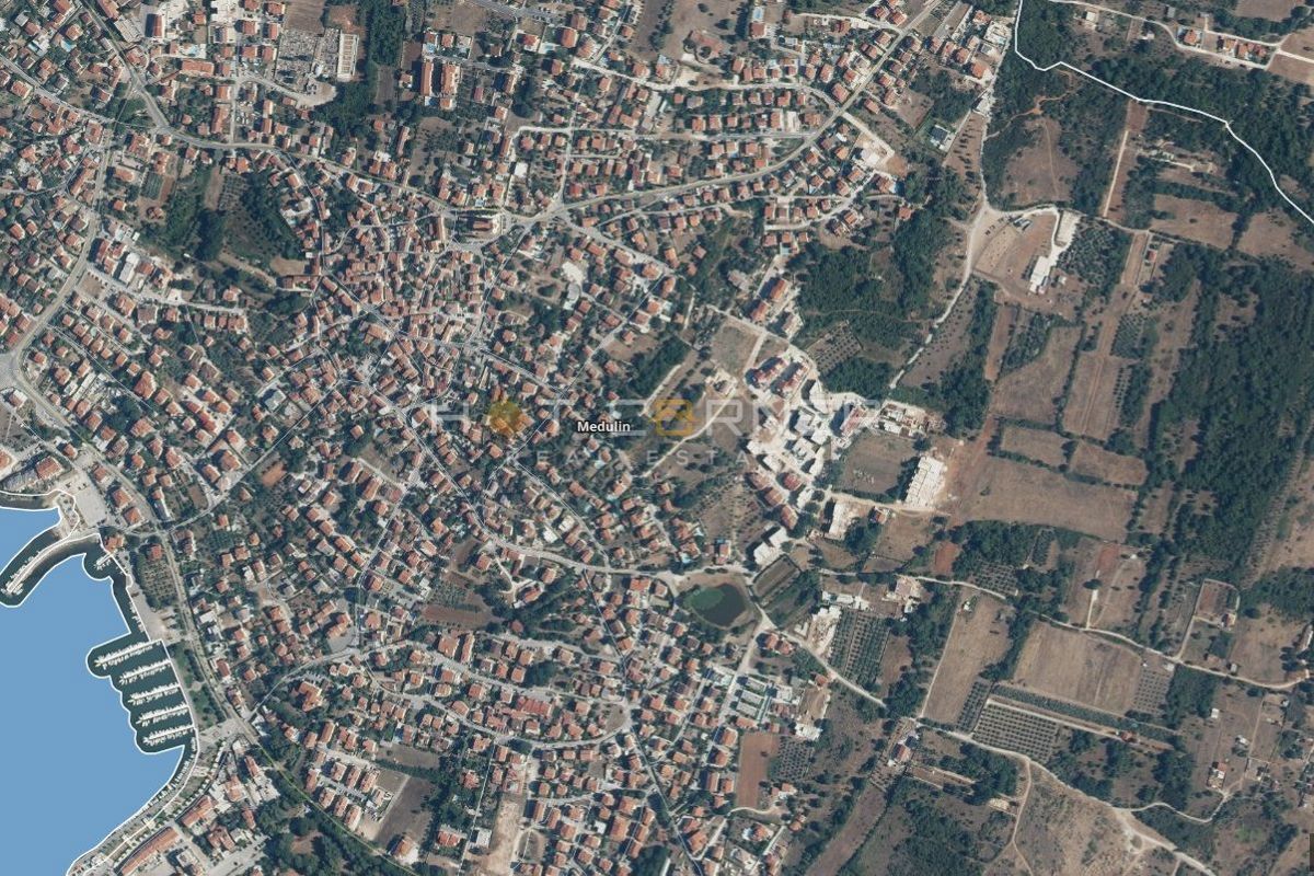 Medulin, priložnost, 2896 m², 1 km od plaže, za gradnjo več stavb ali hiš!