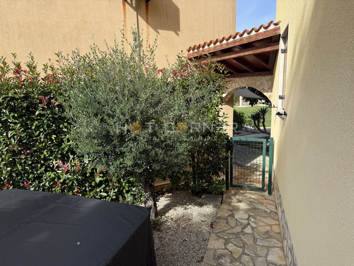 Luksuzno stanovanje z jacuzzijem, 5 minut od plaže