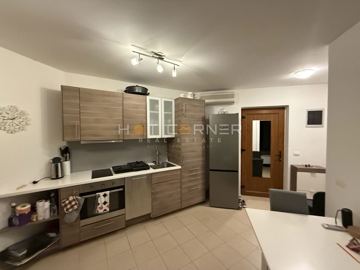 Luksuzno stanovanje z jacuzzijem, 5 minut od plaže