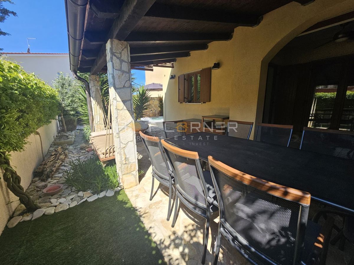 Luksuzno stanovanje z jacuzzijem, 5 minut od plaže