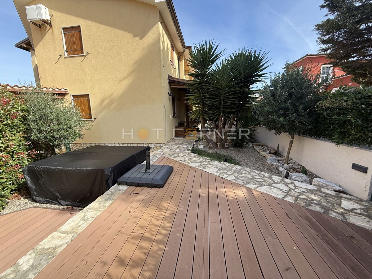 Luksuzno stanovanje z jacuzzijem, 5 minut od plaže