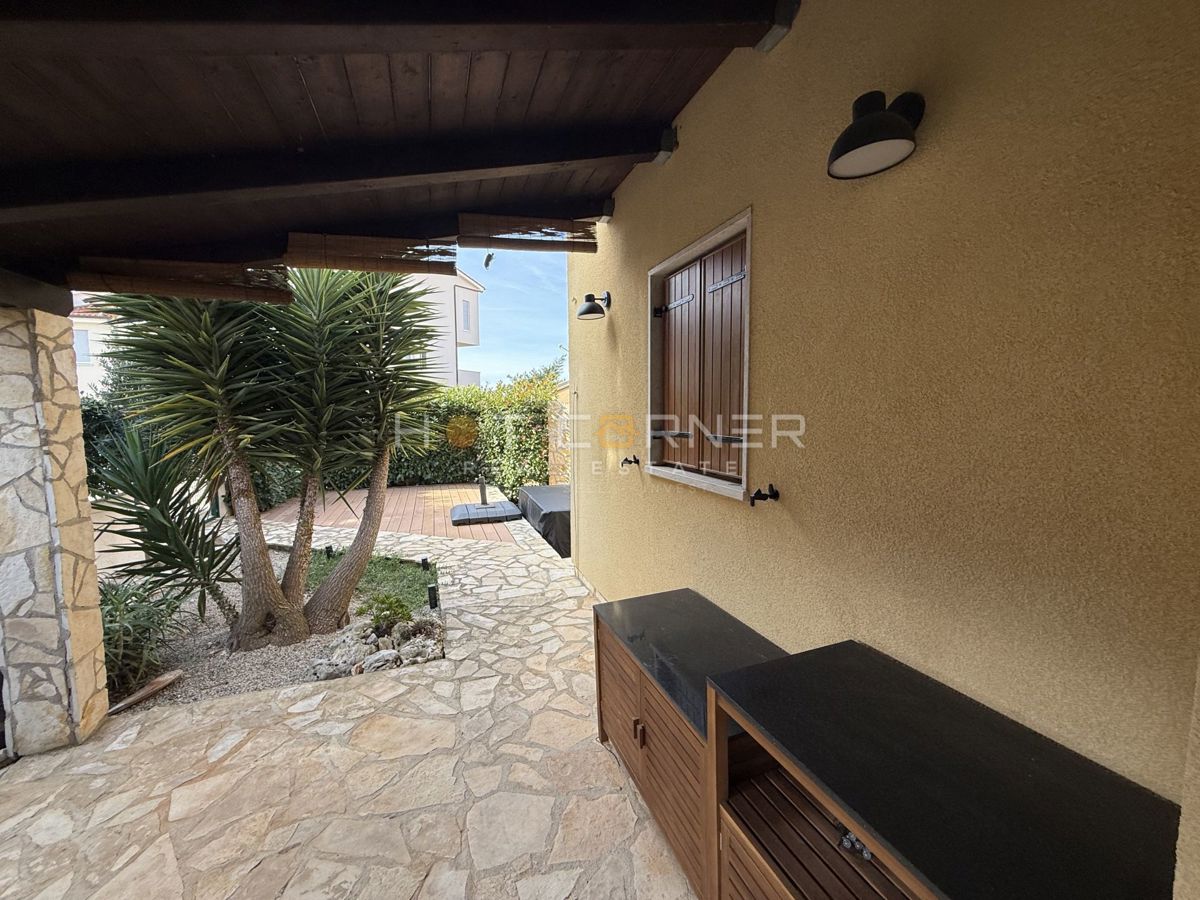 Luksuzno stanovanje z jacuzzijem, 5 minut od plaže