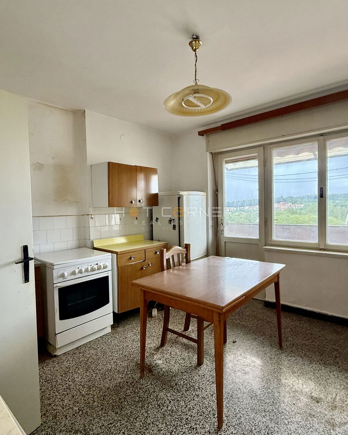 Stanovanje za prenovo v centru Pule – 56 m²