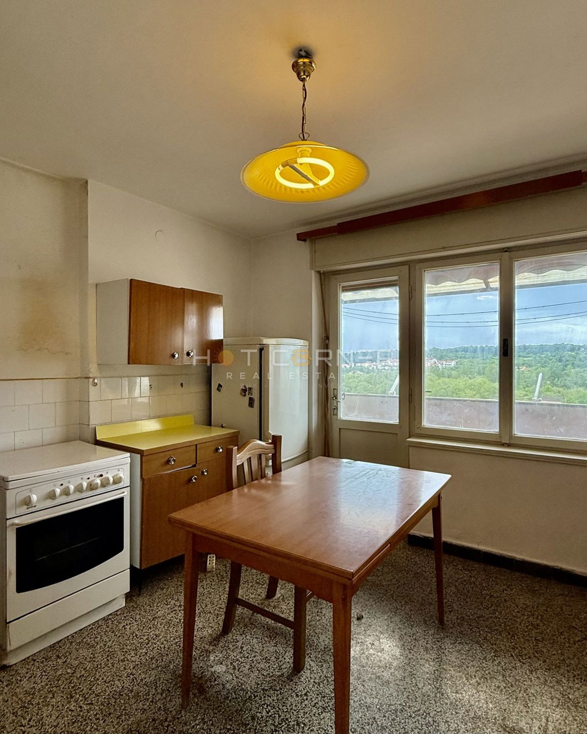 Stanovanje za prenovo v centru Pule – 56 m²