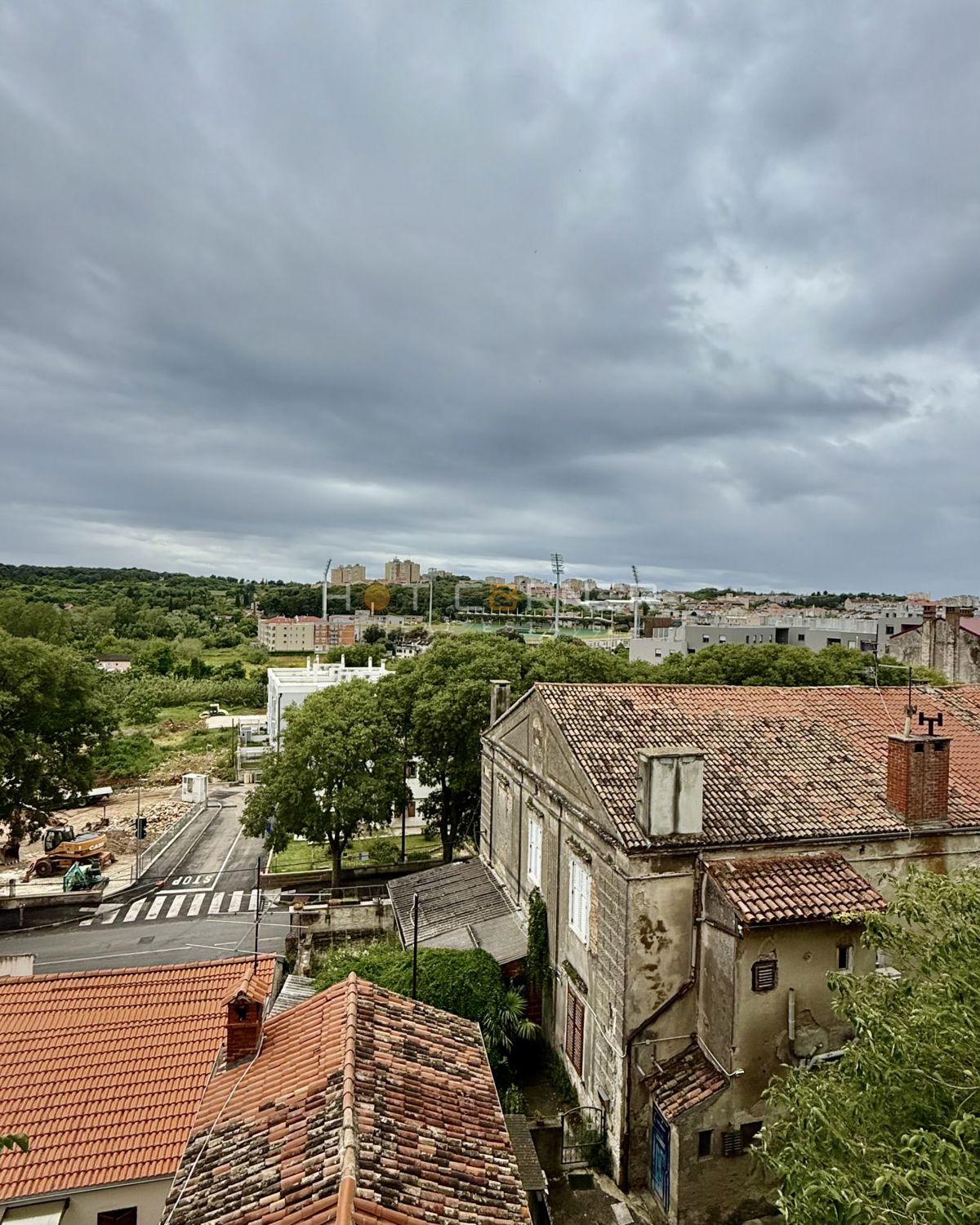 Stanovanje za prenovo v centru Pule – 56 m²