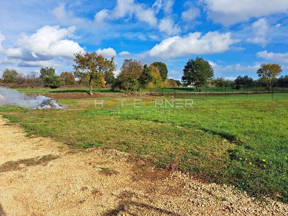 Gradbeno zemljišče Barban, 690m2