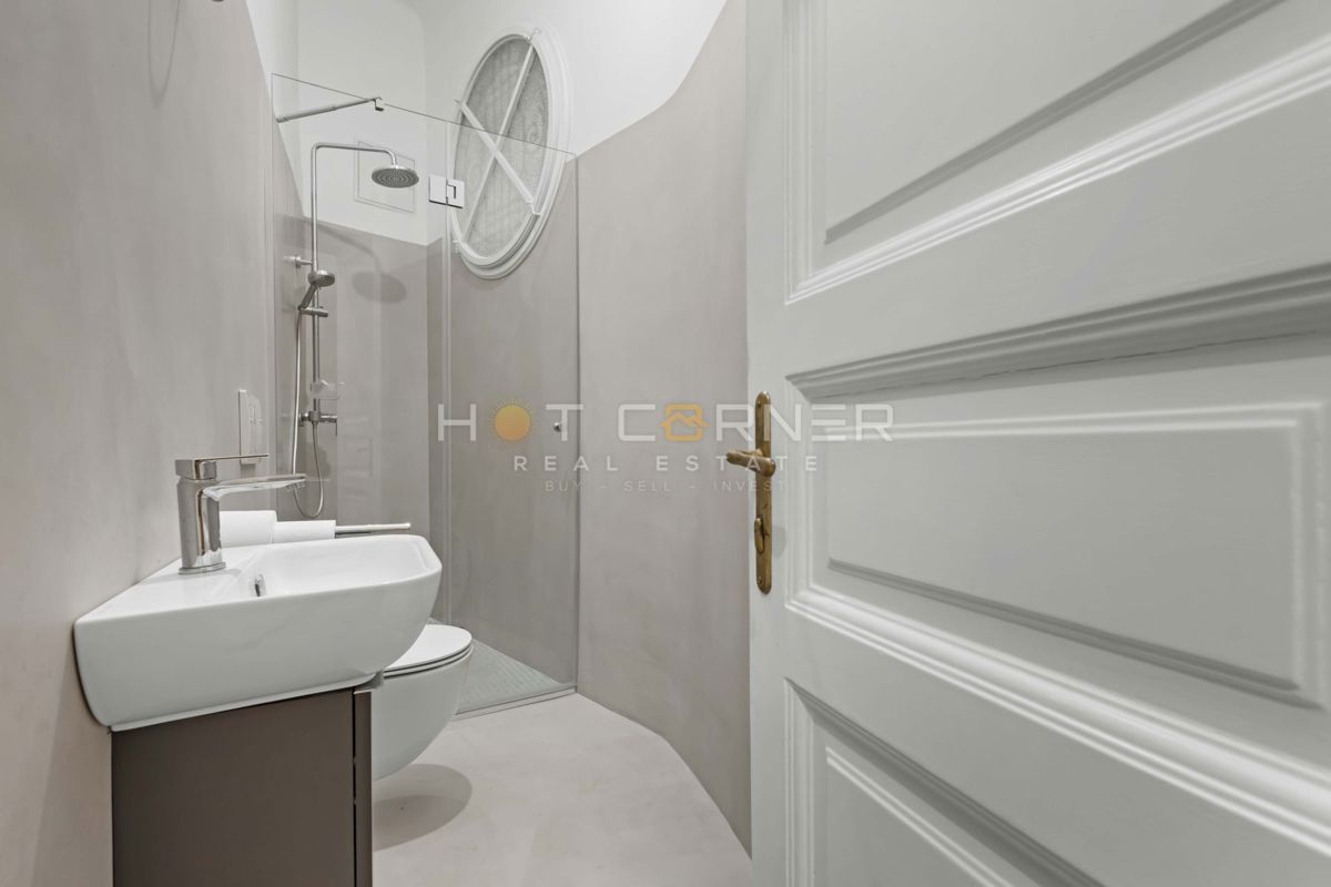 Elegantno stanovanje v Villi Minz, 147 m², razgled na morje