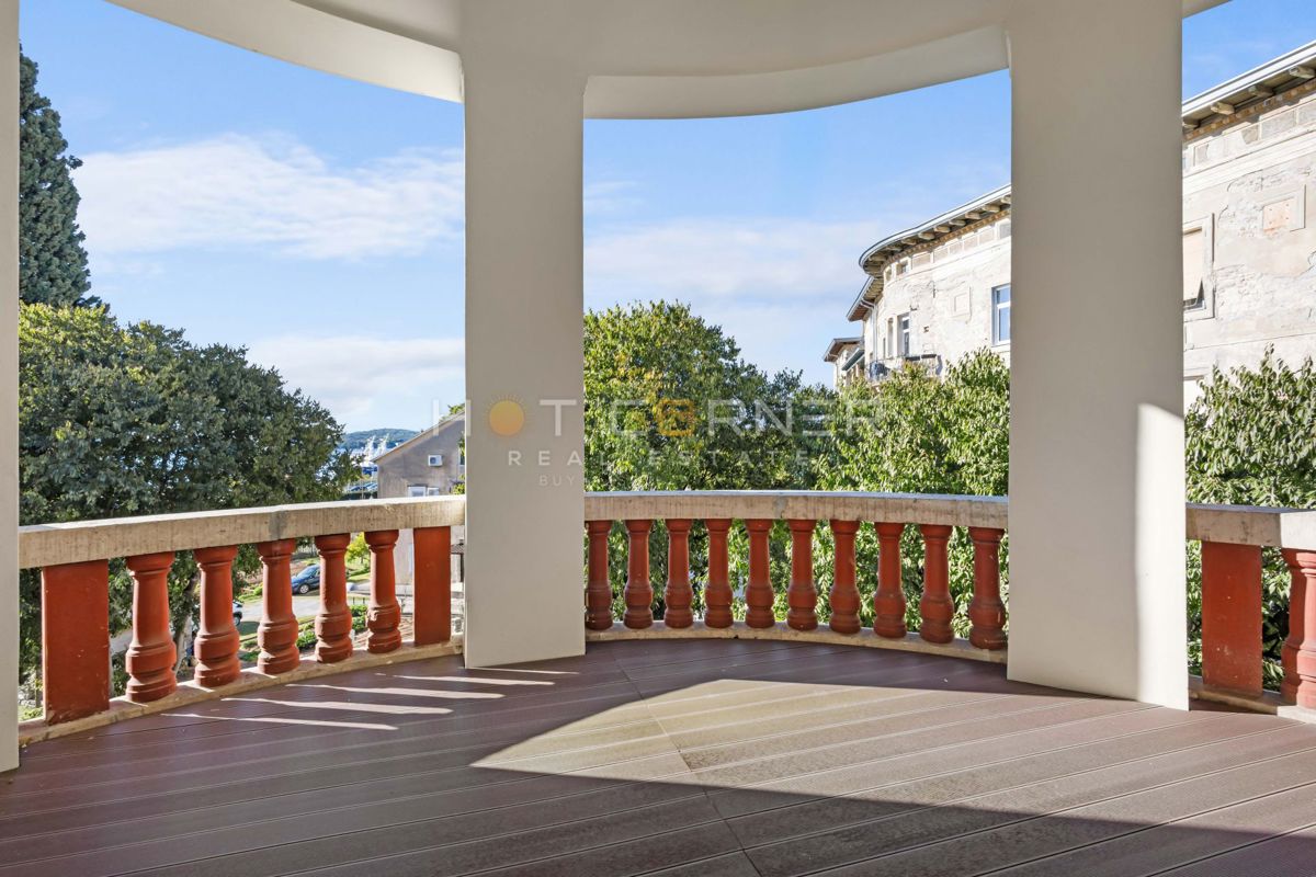 Elegantno stanovanje v Villi Minz, 147 m², razgled na morje