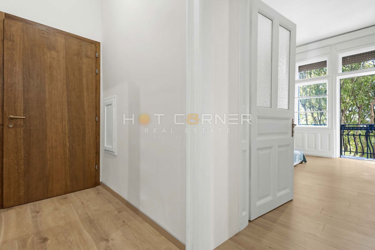 Elegantno stanovanje v Villi Minz, 147 m², razgled na morje