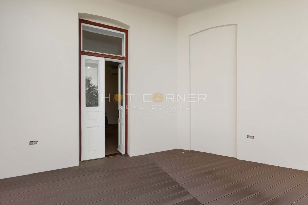 Elegantno stanovanje v Villi Minz, 147 m², razgled na morje