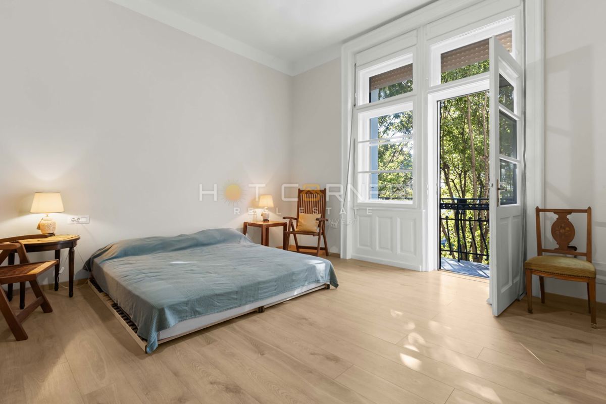 Elegantno stanovanje v Villi Minz, 147 m², razgled na morje