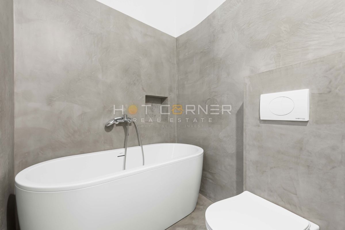 Elegantno stanovanje v Villi Minz, 147 m², razgled na morje