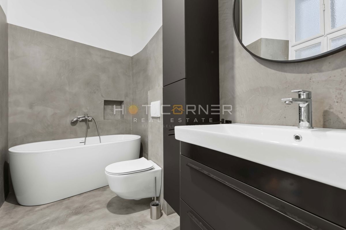 Elegantno stanovanje v Villi Minz, 147 m², razgled na morje