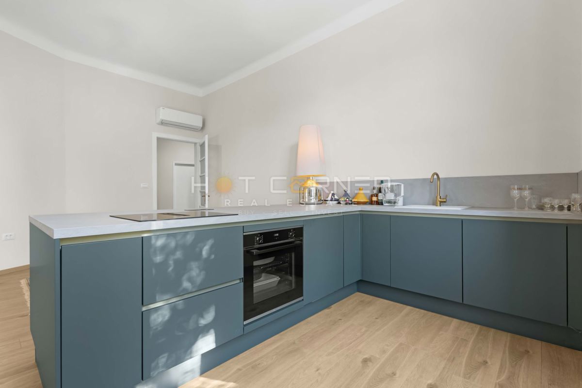 Elegantno stanovanje v Villi Minz, 147 m², razgled na morje