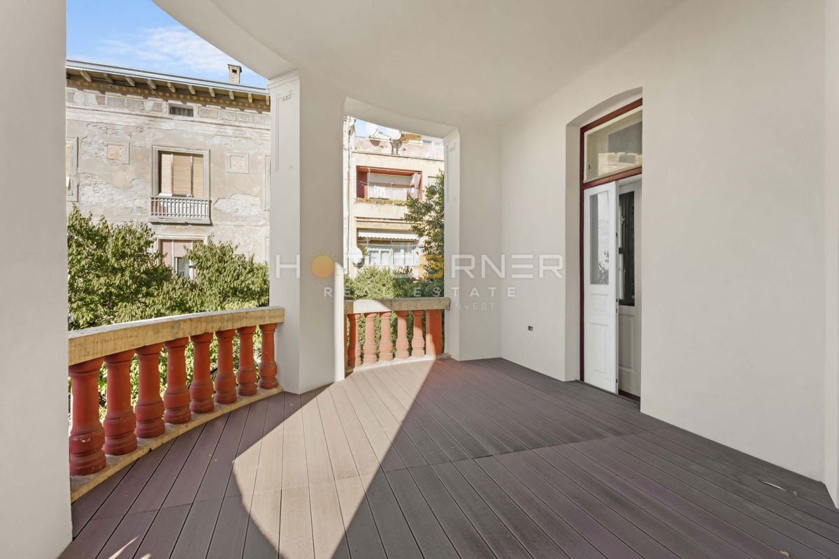 Elegantno stanovanje v Villi Minz, 147 m², razgled na morje