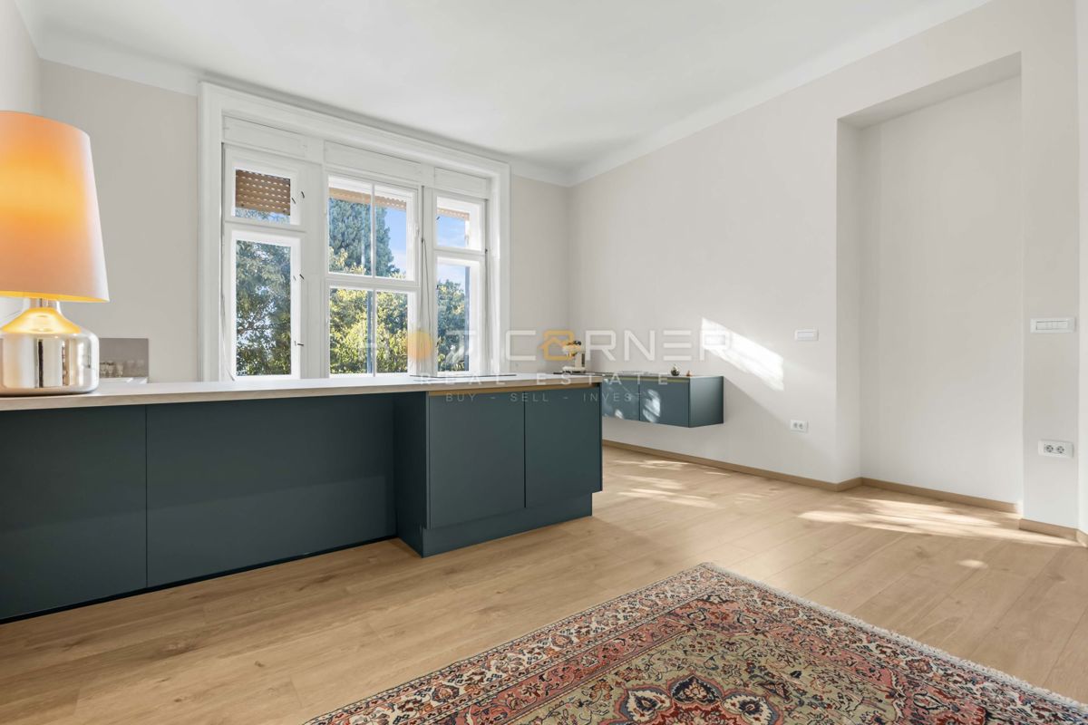 Elegantno stanovanje v Villi Minz, 147 m², razgled na morje