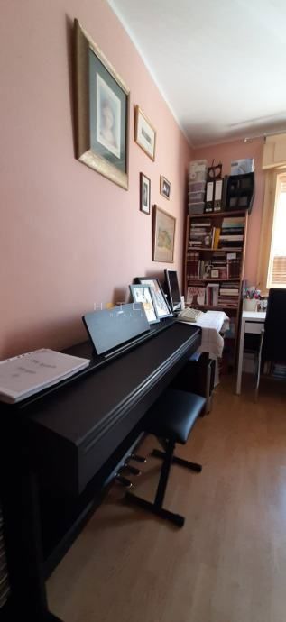 Pula, center, 1-sobno stanovanje, 2. nadstropje, jug, UPORABNO DOVOLJENJE