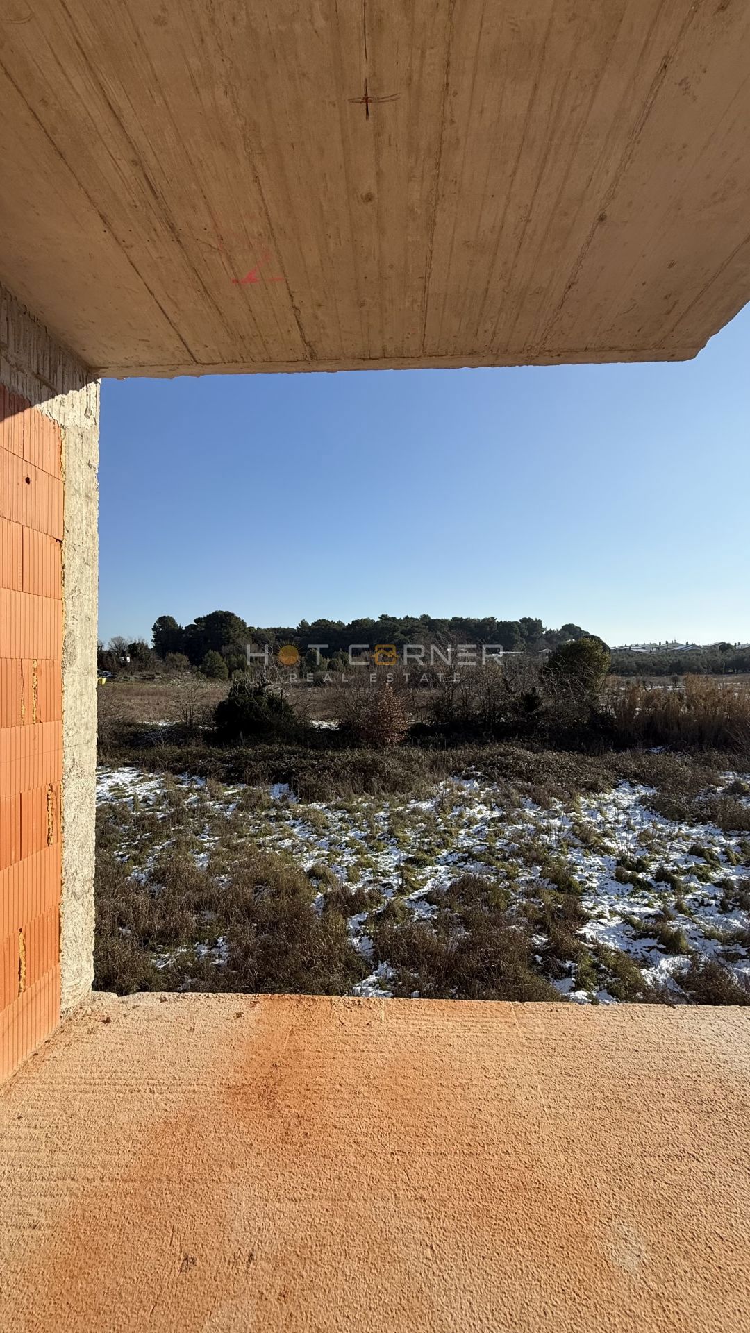 Novogradnja v Pulju: stanovanje v 1. nadstropju s parkiriščem in shrambo