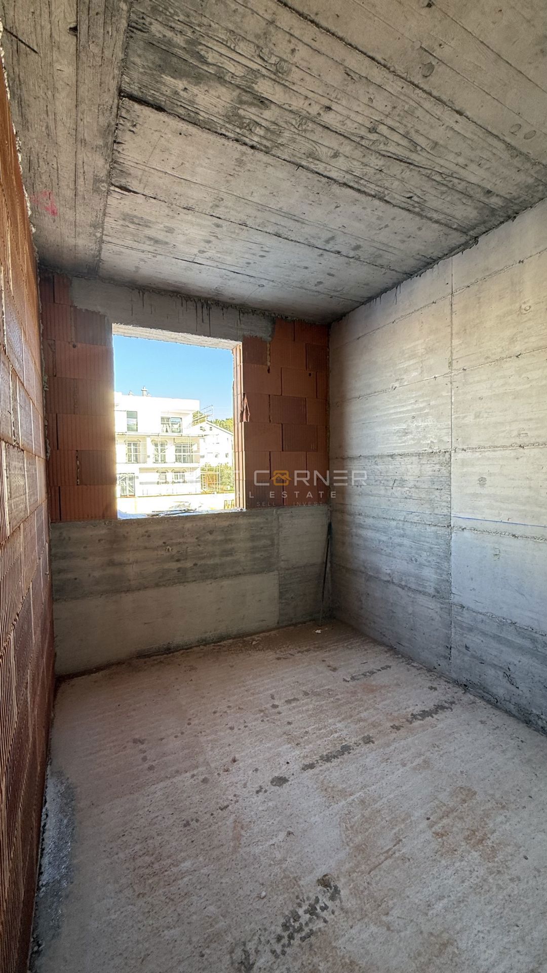 Novogradnja v Pulju: stanovanje v 1. nadstropju s parkiriščem in shrambo