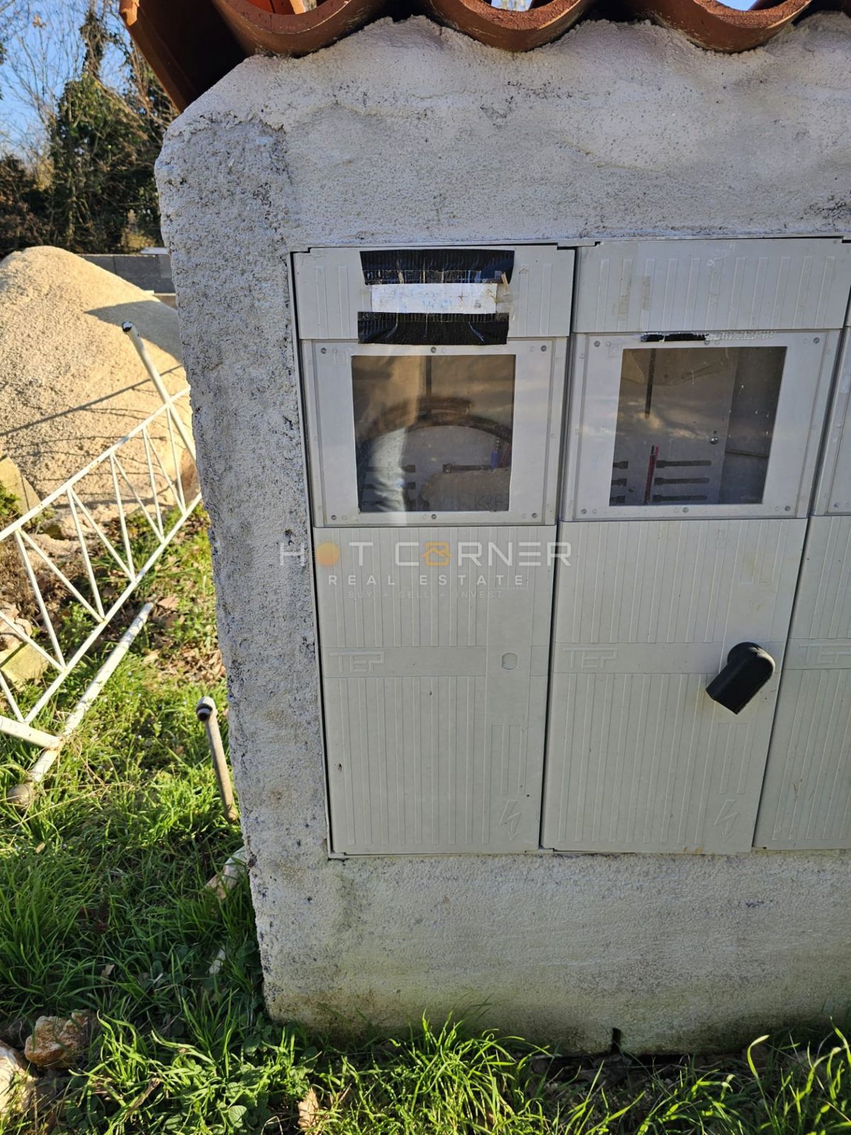 Vikendica s sadovnjakom & olivami – samo €150k v Banjolama!