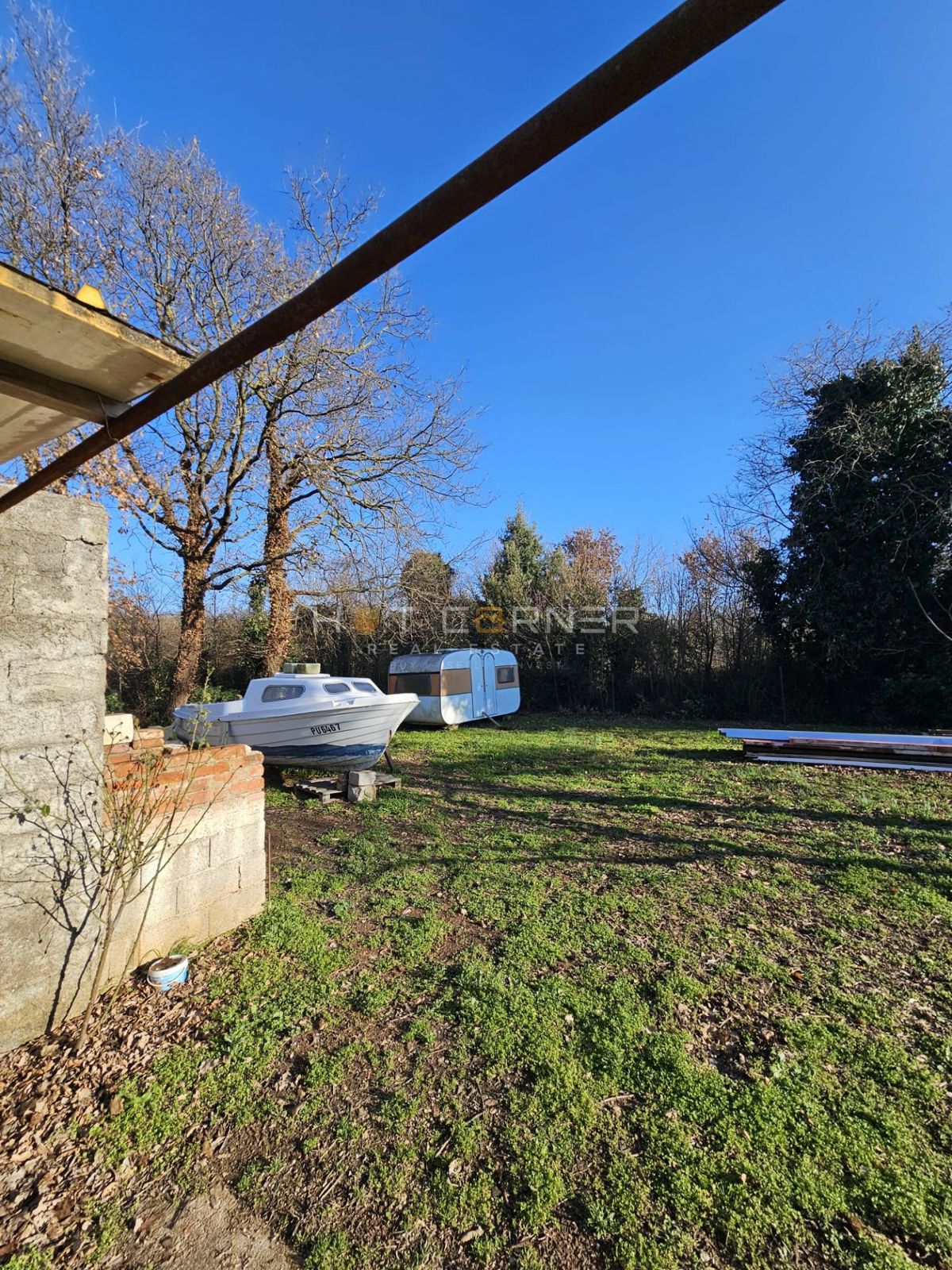 Vikendica s sadovnjakom & olivami – samo €150k v Banjolama!