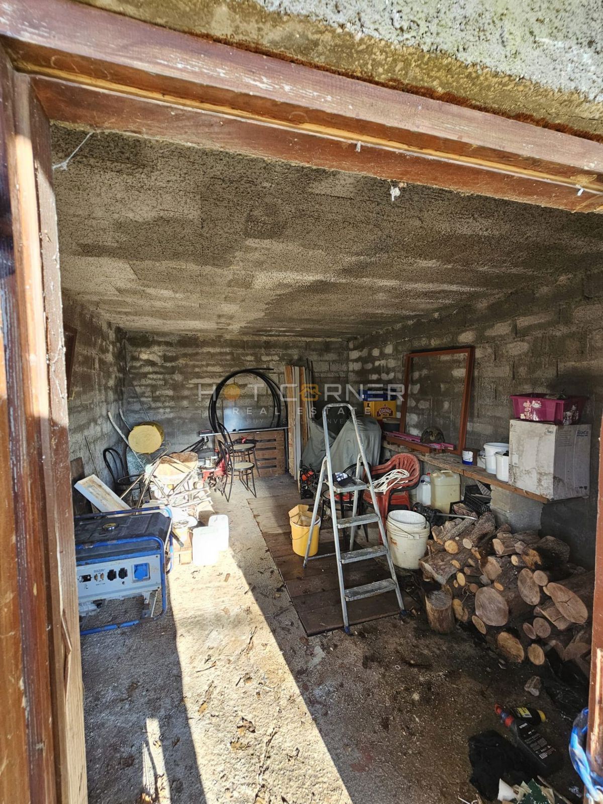 Vikendica s sadovnjakom & olivami – samo €150k v Banjolama!