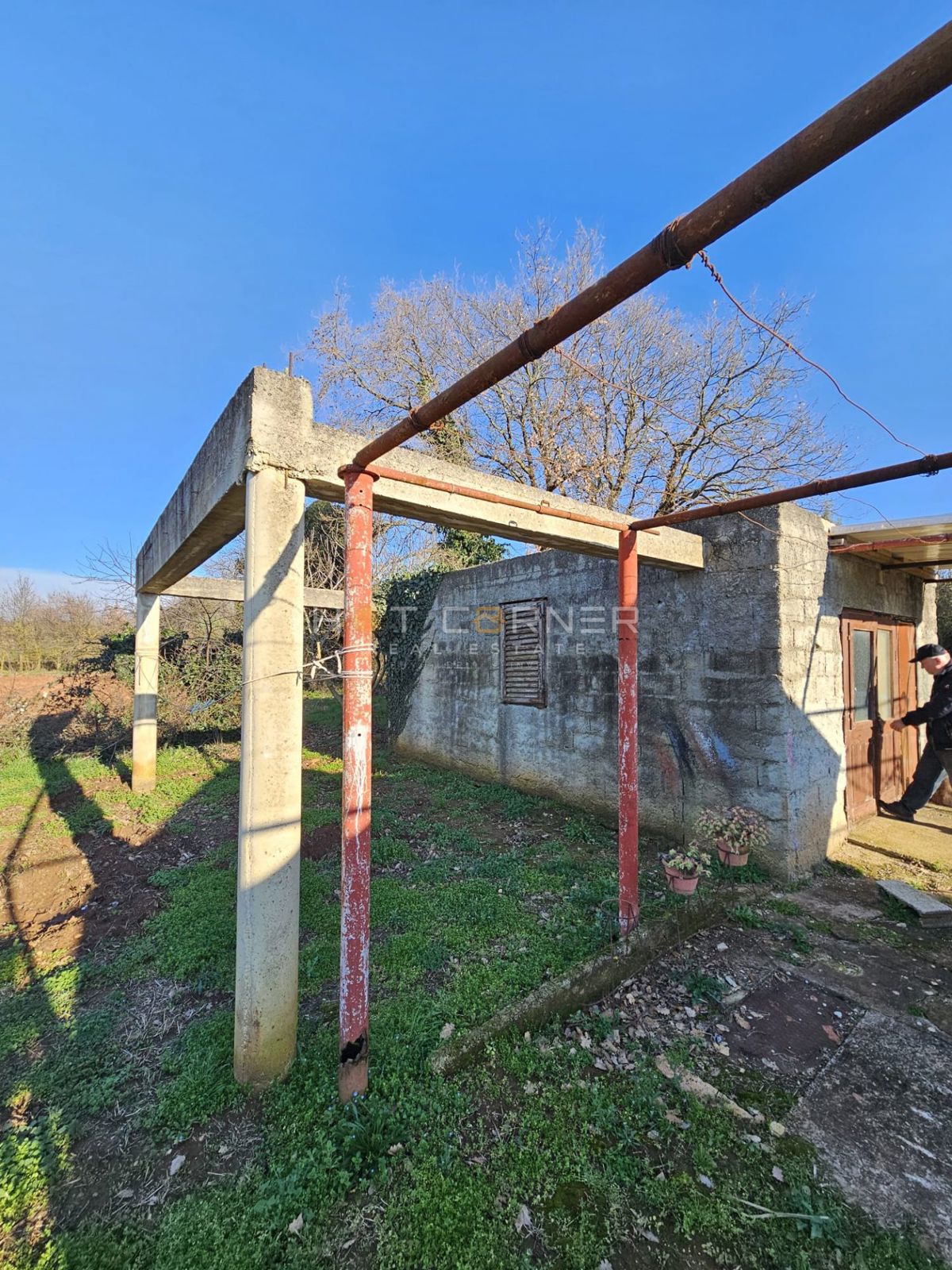 Vikendica s sadovnjakom & olivami – samo €150k v Banjolama!