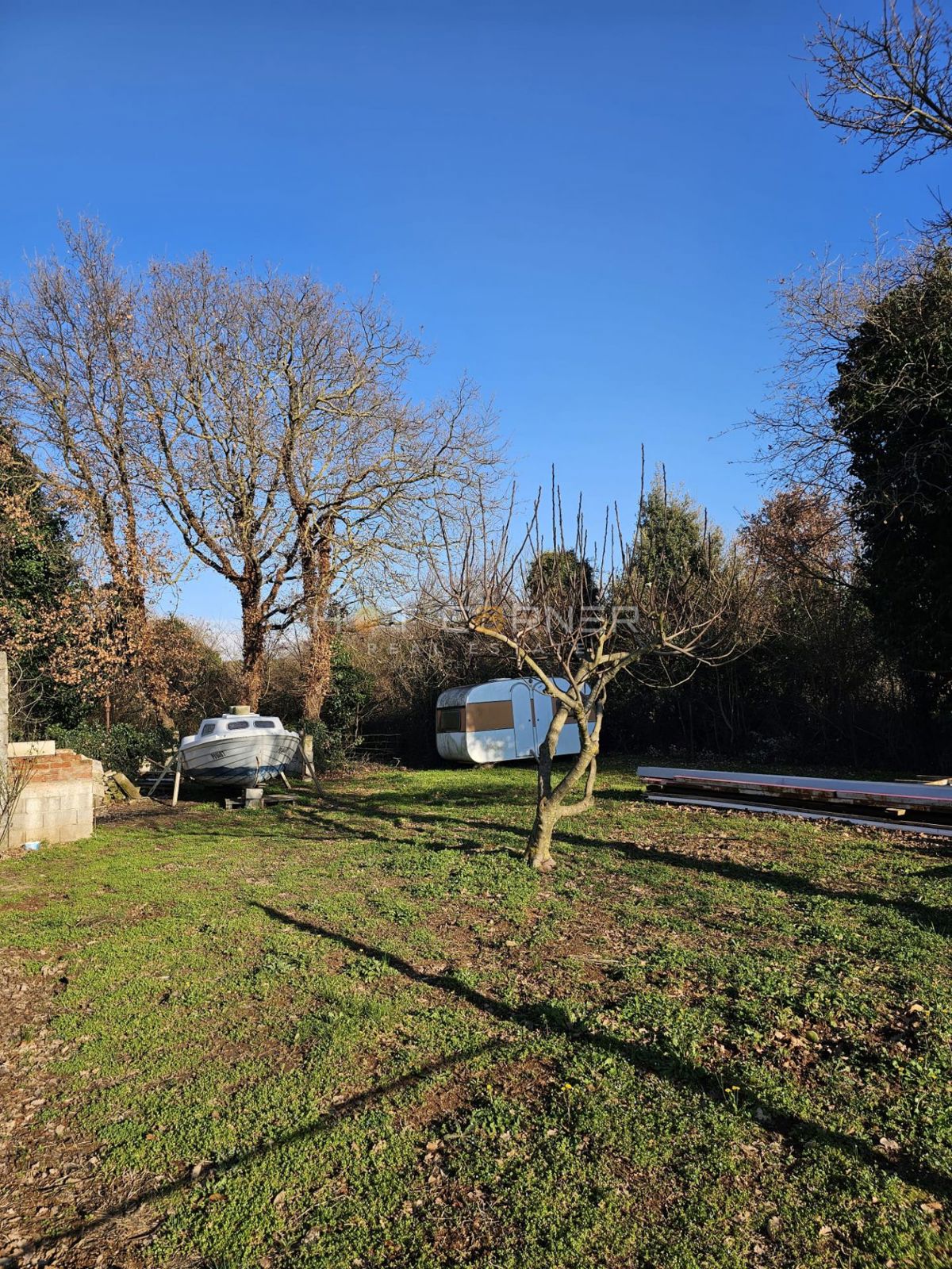 Vikendica s sadovnjakom & olivami – samo €150k v Banjolama!