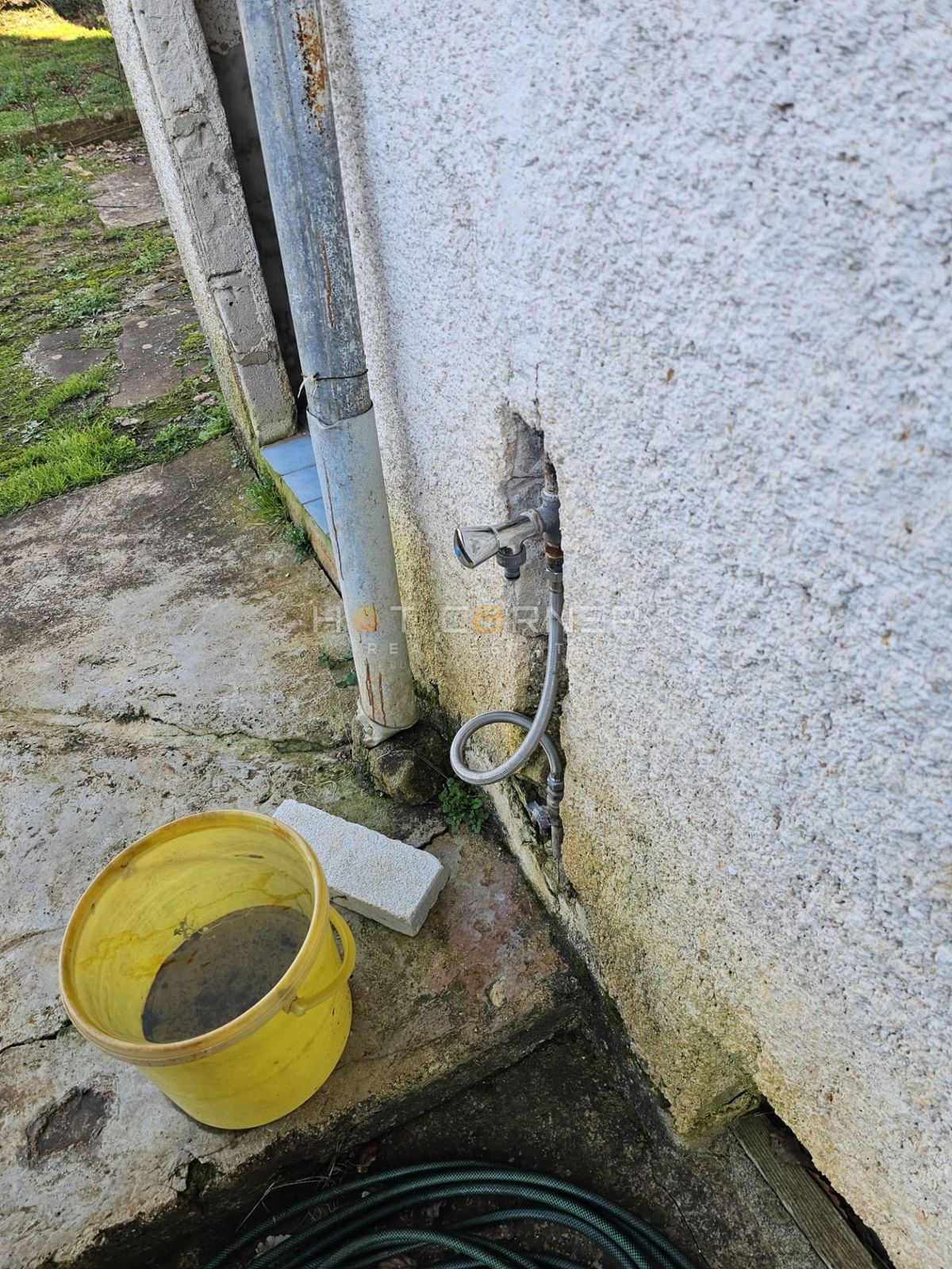 Vikendica s sadovnjakom & olivami – samo €150k v Banjolama!