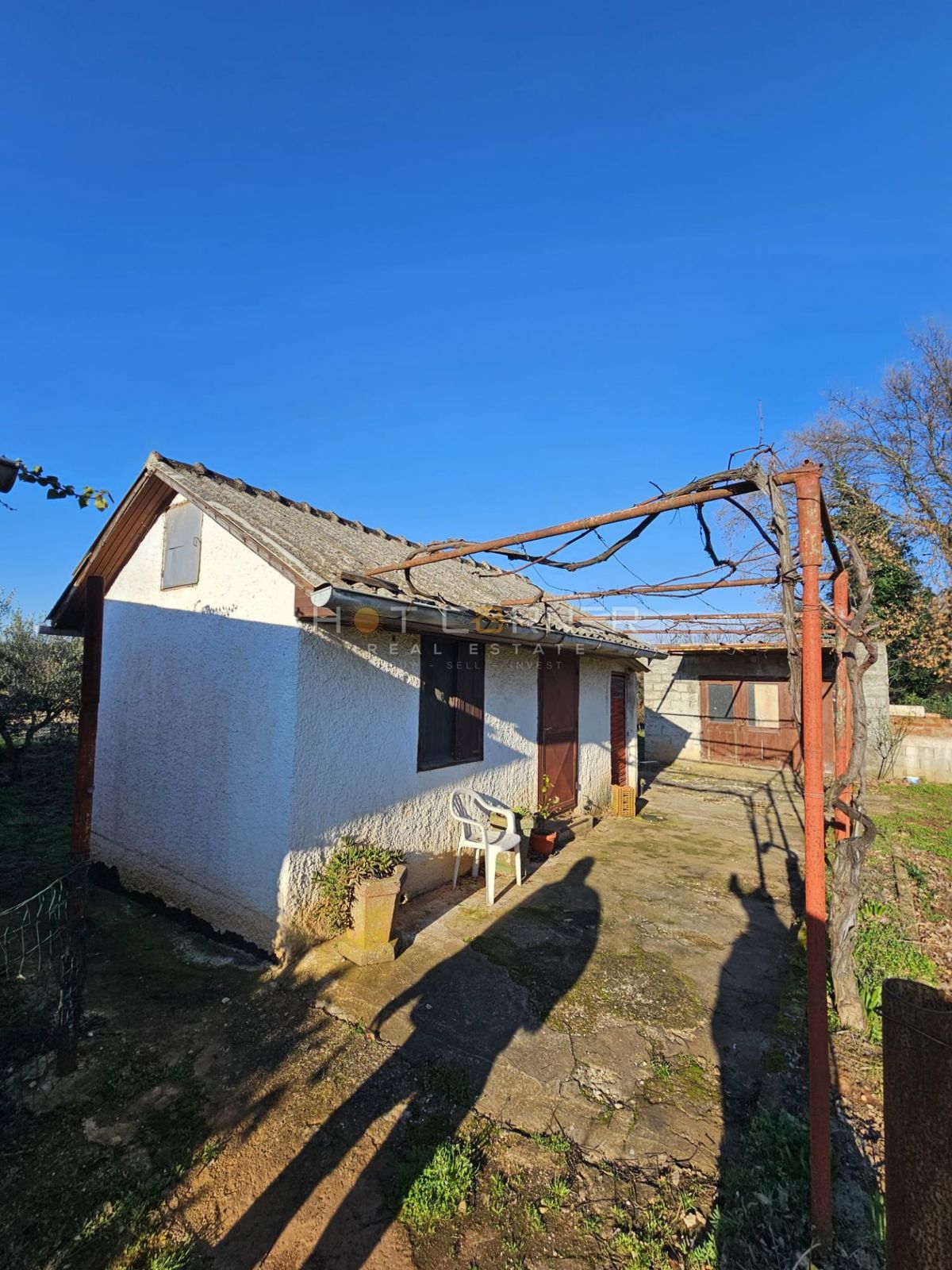 Vikendica s sadovnjakom & olivami – samo €150k v Banjolama!