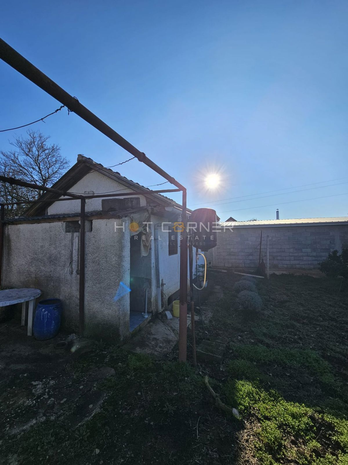 Vikendica s sadovnjakom & olivami – samo €150k v Banjolama!