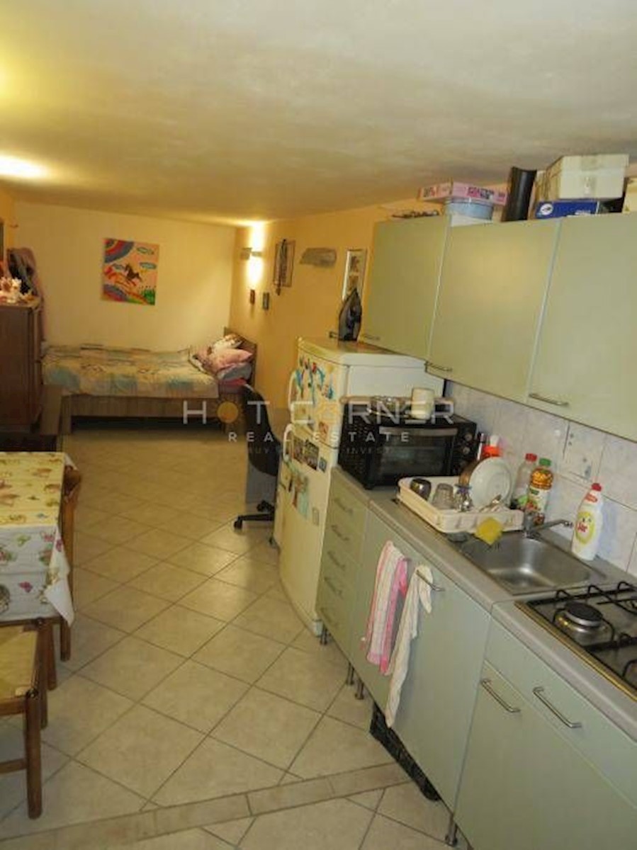 Center Rovinja, priložnost: kamnita hiša z studio apartmajem + dvosobno stanovanje