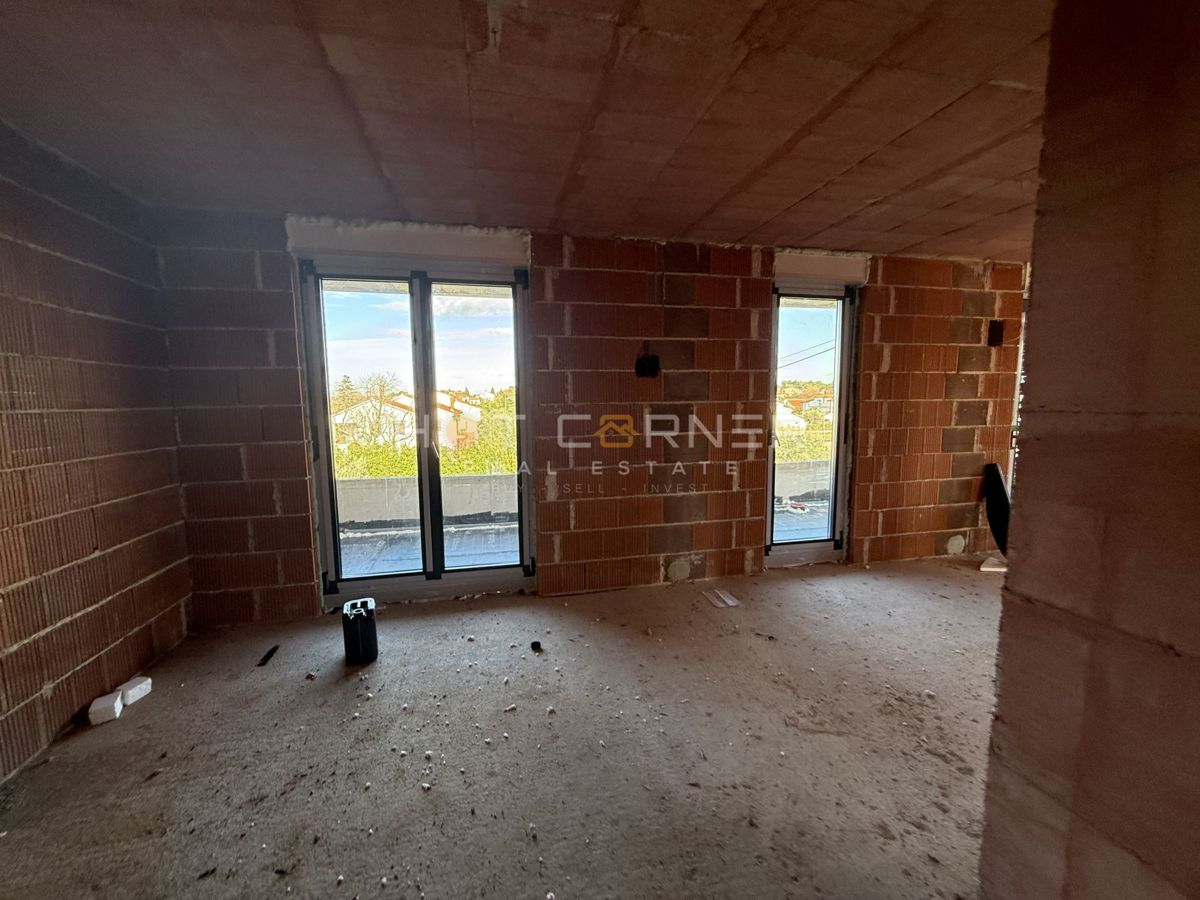 Štinjan, penthouse, 3 spalnice, velika terasa, pogled na morje, 3 minute vožnje od plaže Puntižela!