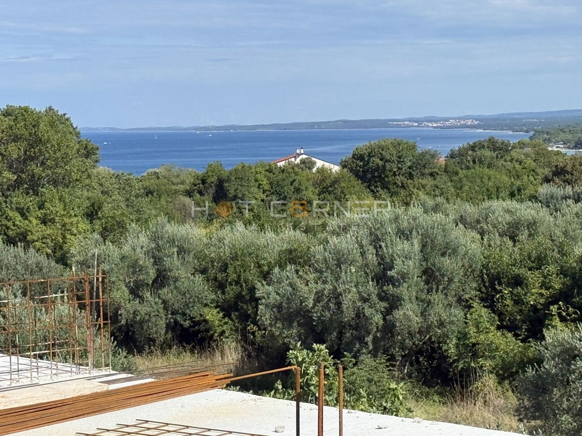 Štinjan, penthouse, 3 spalnice, velika terasa, pogled na morje, 3 minute vožnje od plaže Puntižela!